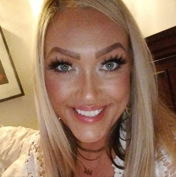 Fashion - Beauty - Confidence - Trust - Picture 4 of 10